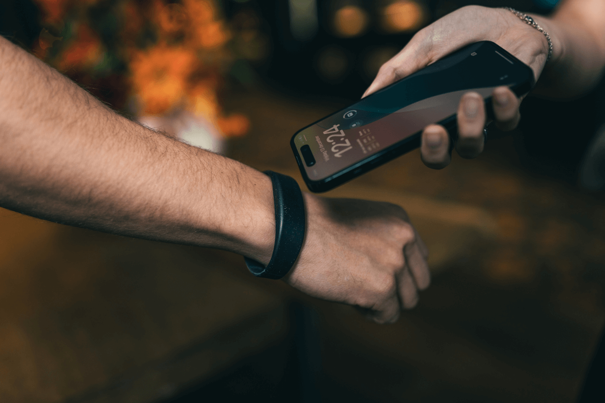 NFC armband